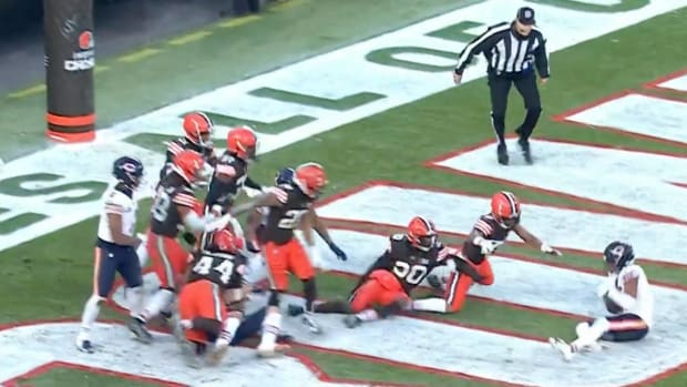 Darnell Mooney drops the game-winning touchdown for the Bears.